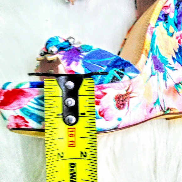 Hot! (NEW)! Floral, Wedge, Platform, Heel! - Picture 6 of 8